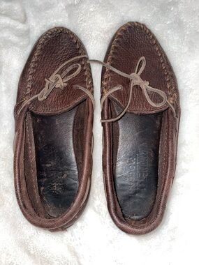Minnetonka women’s size 7 dark brown moosehide moccasins